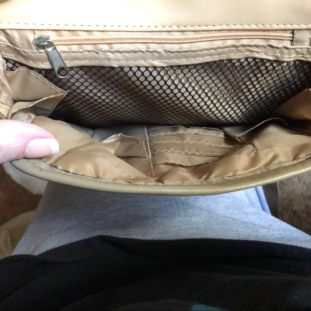 NWOT-Buxton Tan Leather Crossbody Leather Purse - Picture 8 of 8